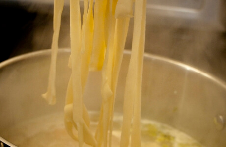 Egg noodles cooked nutritional information