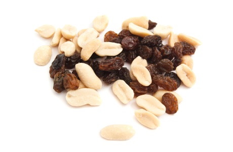 Peanuts and raisins nutritional information
