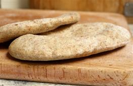 4 wholemeal pitta breads, toasted nutritional information