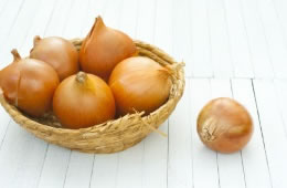 1 / 120g medium white onion, peeled nutritional information