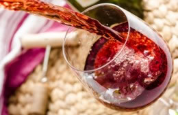 Large glass of red wine nutritional information