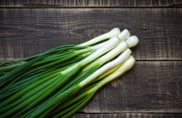 100g/1 bunch spring onions, trimmed and coarsely chopped nutritional information