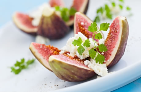 Baked figs with goats cheese  recipe