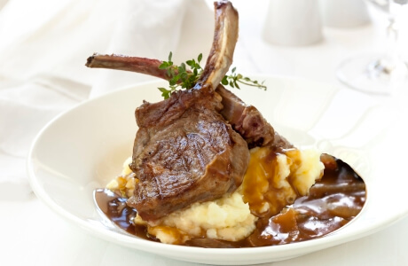 Lamb cutlets with onion sauce recipe