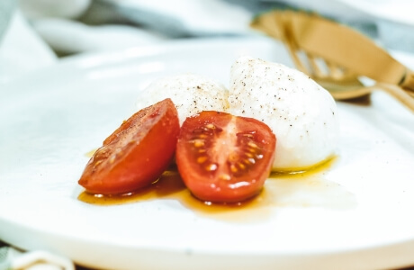 Poached eggs and tomatoes recipe