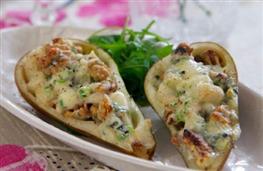 Pears with Roquefort & walnuts recipe