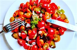 Polish tomato & sour cucumber salad nutritional information