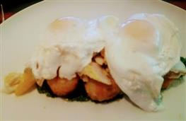Smoked haddock with poached eggs, spinach and hash browns recipe